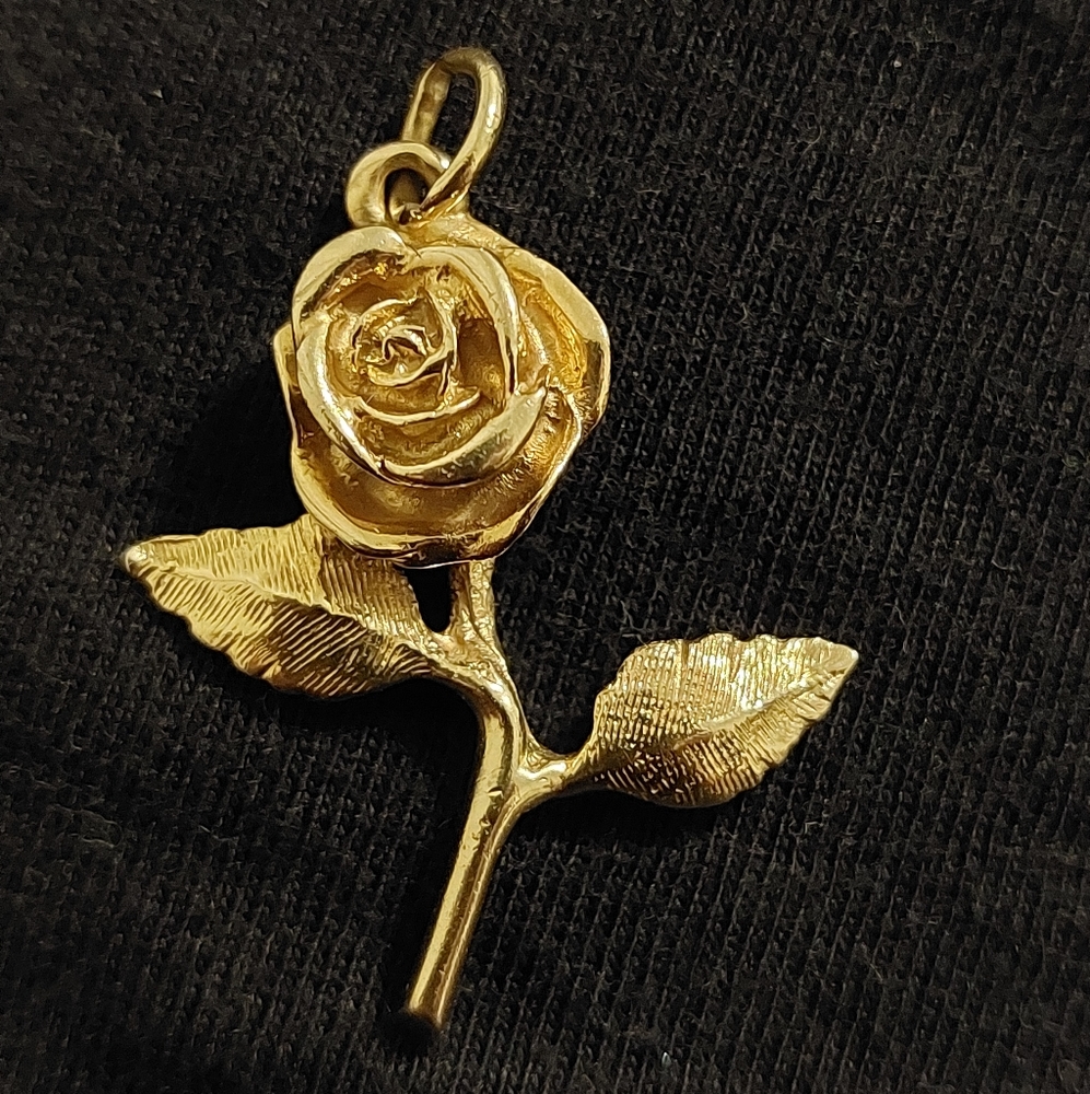 James Avery Retired Rose Pendant